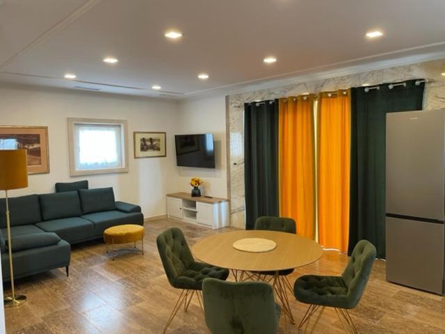 Villa Luce Mit Pool Макарска Экстерьер фото