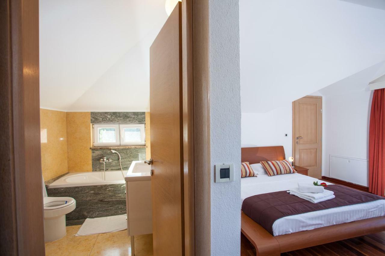 Villa Luce Mit Pool Макарска Номер фото