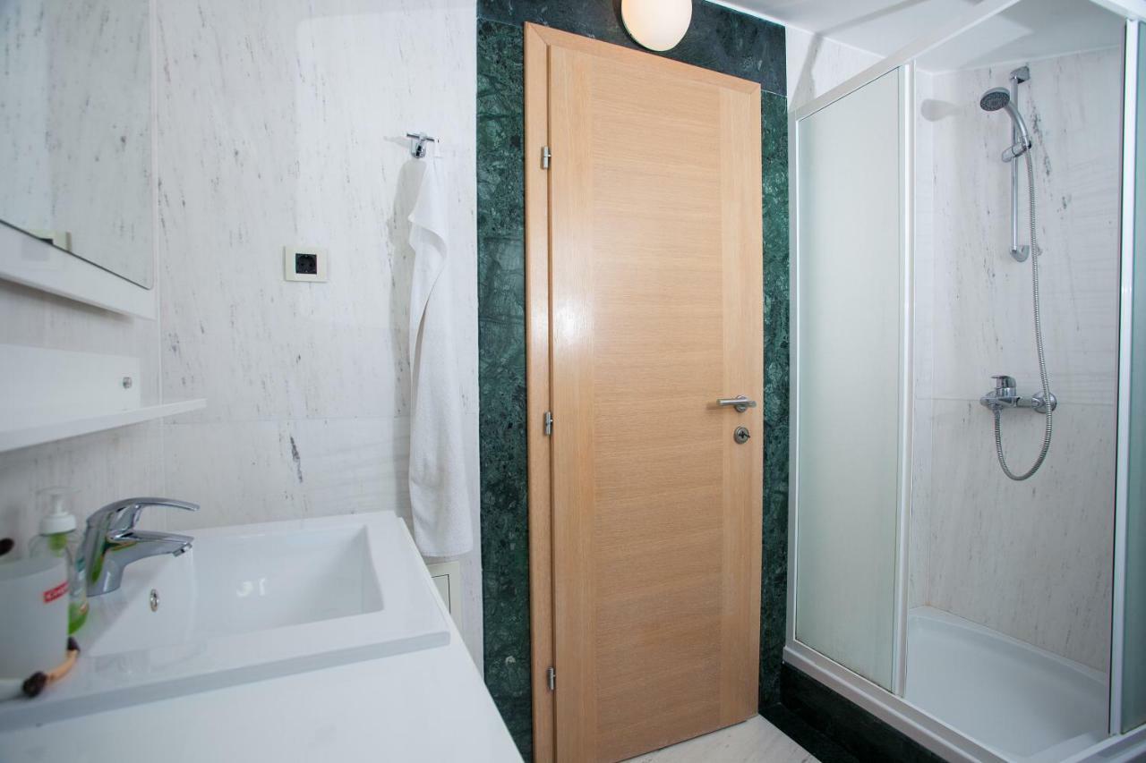 Villa Luce Mit Pool Макарска Номер фото